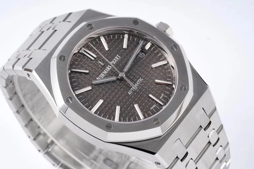 Audemars Piguet Royal Oak - 15400V2 Stainless Steel with Gray Dial - Image 3
