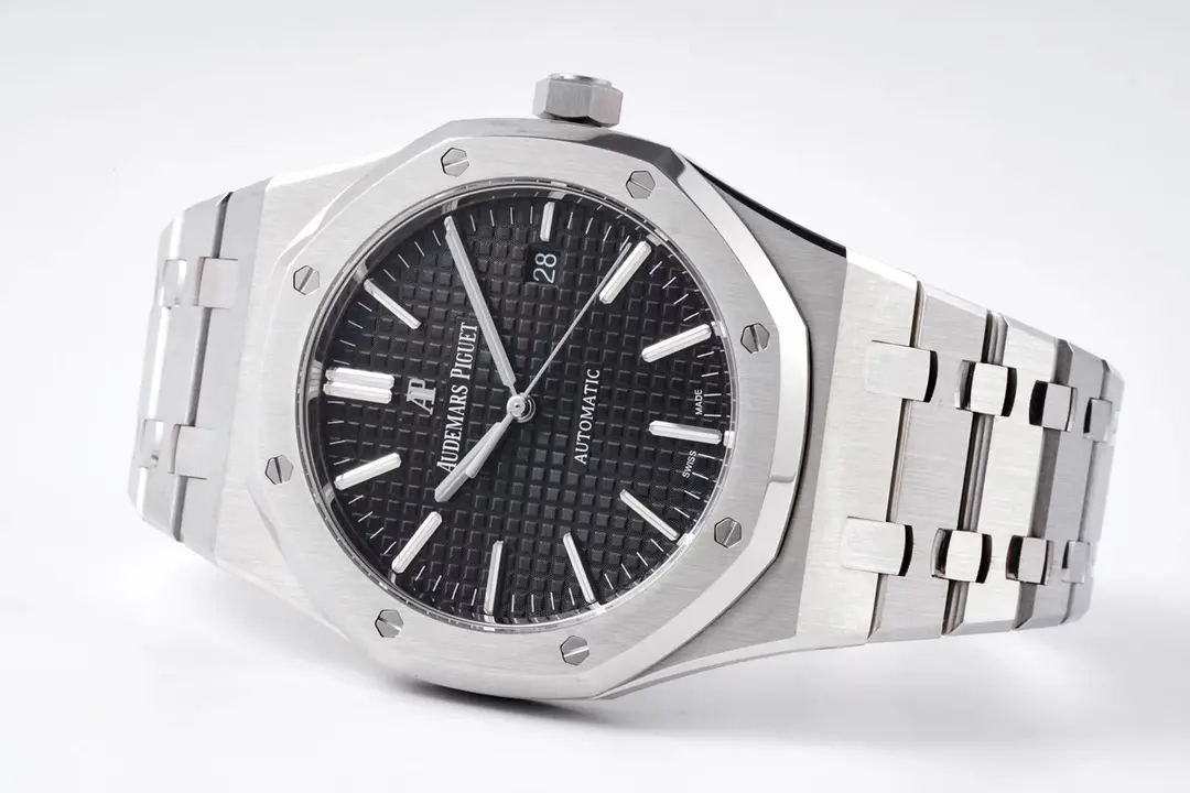 Audemars Piguet Royal Oak Stainless Steel 15400V2 ?C Black Dial - Image 3