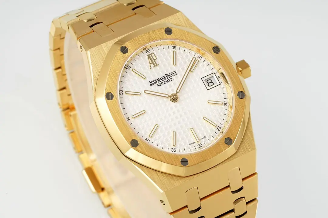 Audemars Piguet Royal Oak Gold Watch with Petite Tapisserie Dial - Image 3