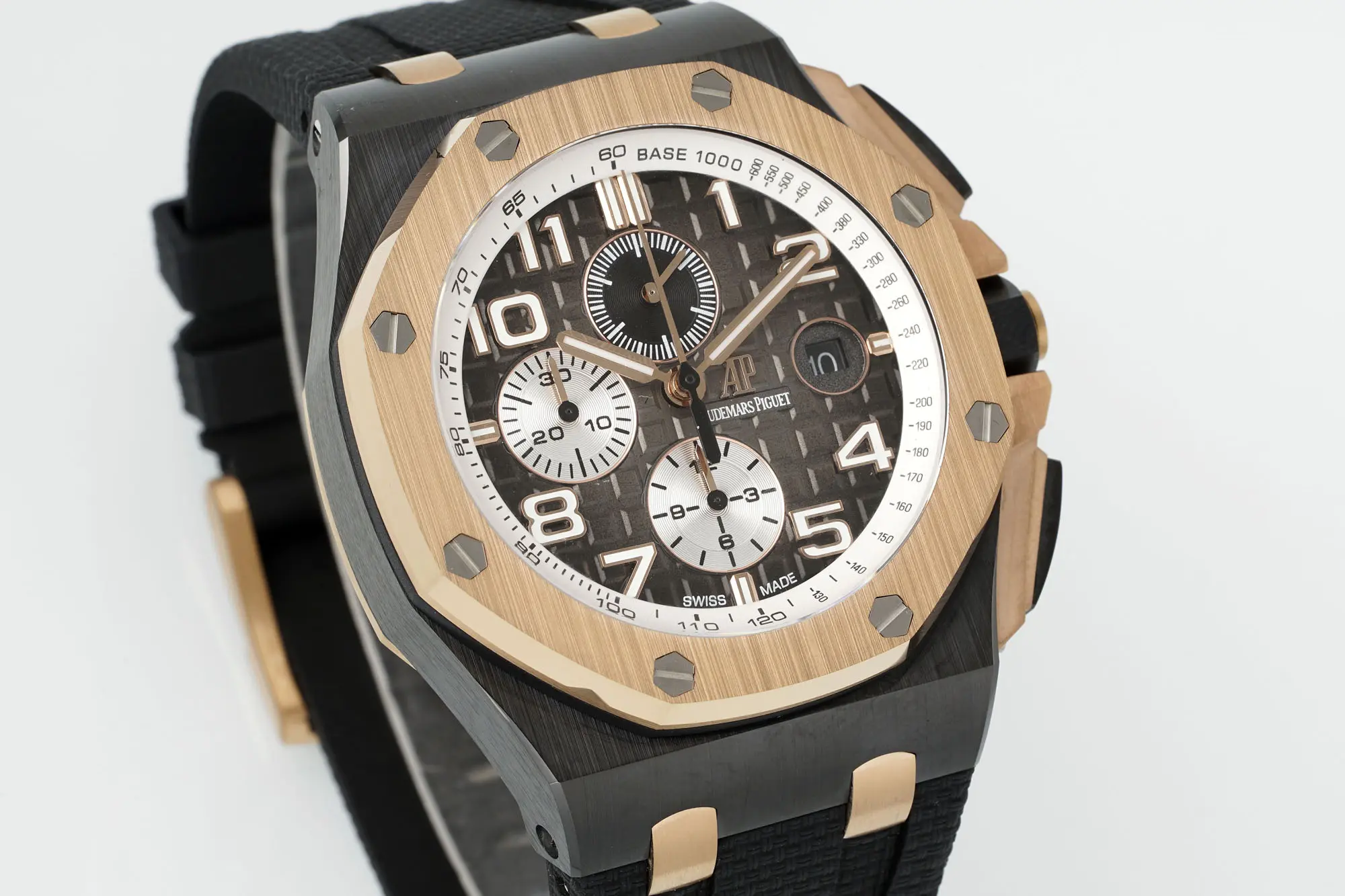 Royal Oak Offshore 26400 series watch - Black and Rose Gold ceramic - Chronograph style - Image 3