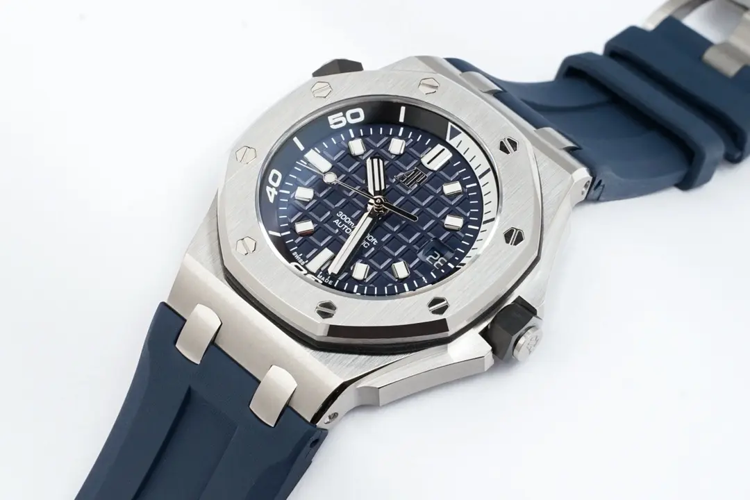Audemars Piguet Royal Oak Offshore Diver Watch ?C Blue Dial, Stainless Steel Case with Rubber Strap - Image 3
