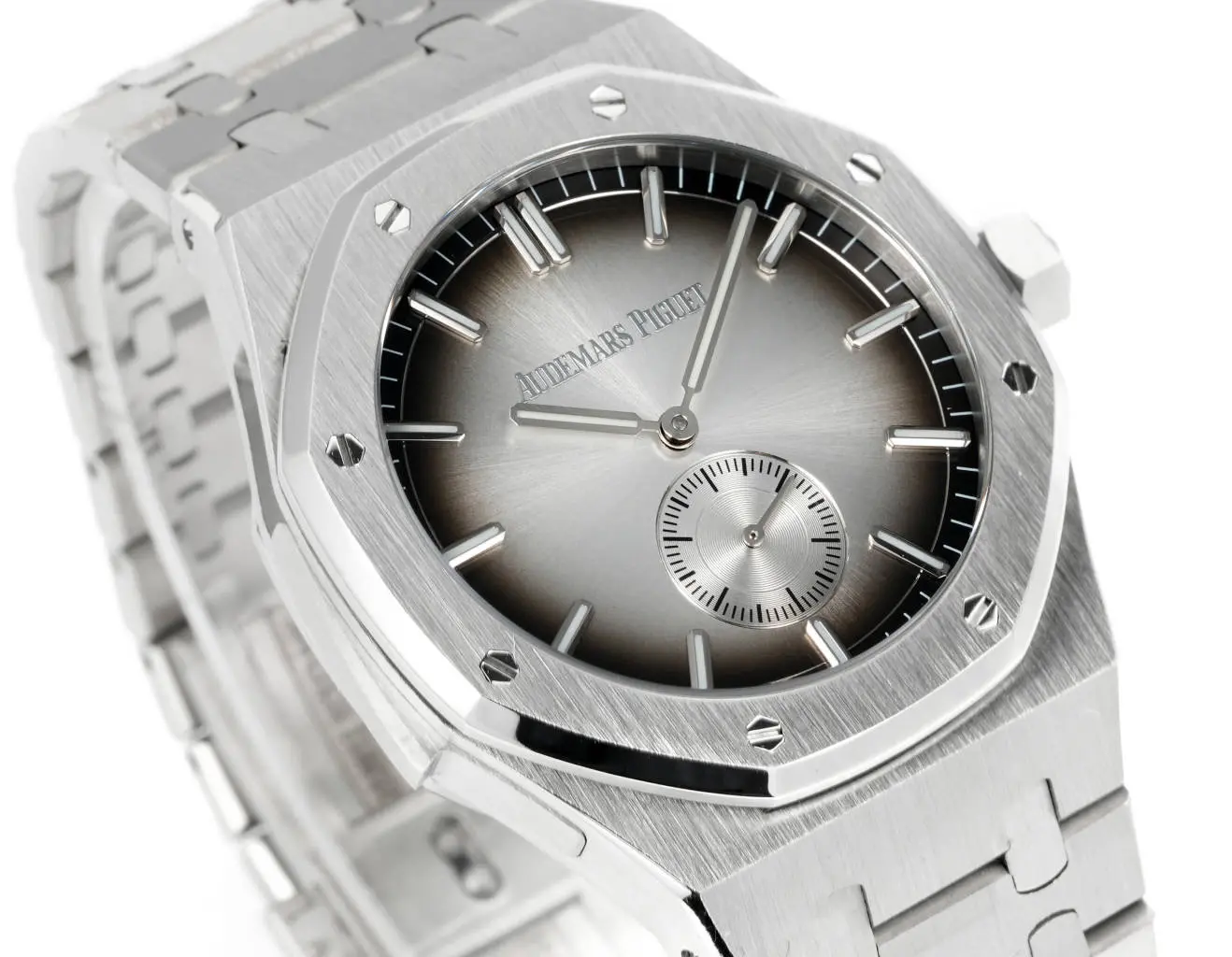 Audemars Piguet Royal Oak Series Men's watch - Silver Stainless Steel Dial with Gradient Grey. - Image 4