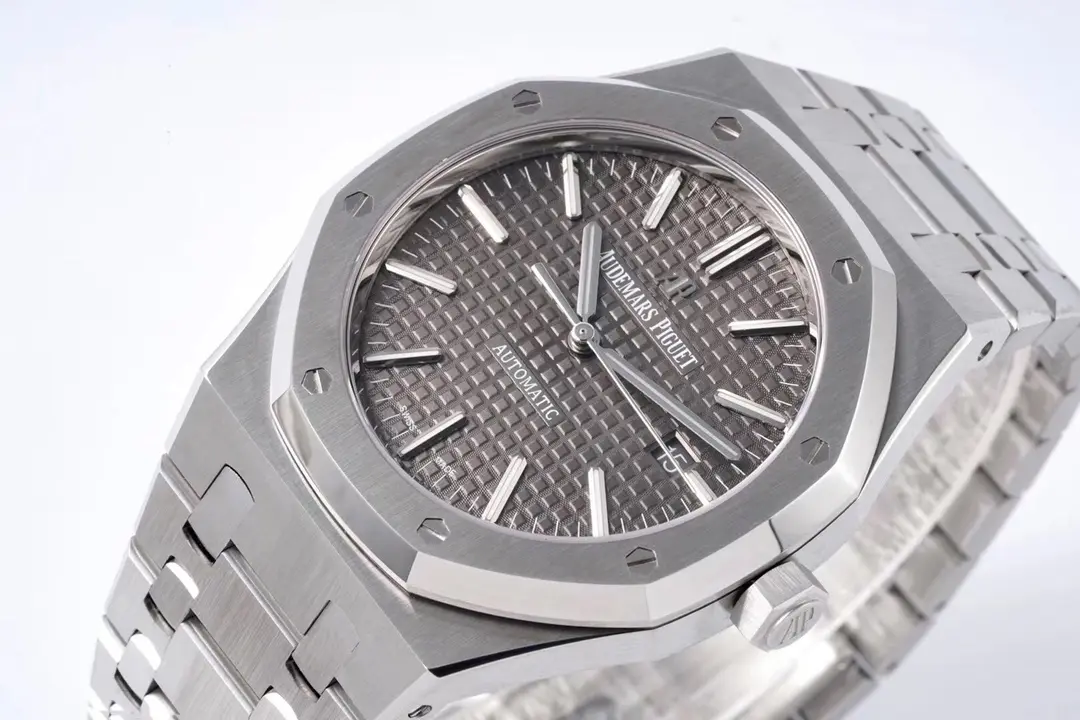Audemars Piguet Royal Oak - 15400V2 Stainless Steel with Gray Dial - Image 4