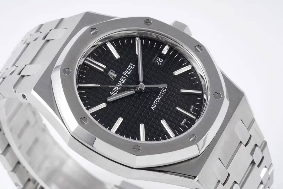 Audemars Piguet Royal Oak Stainless Steel 15400V2 ?C Black Dial - Image 4