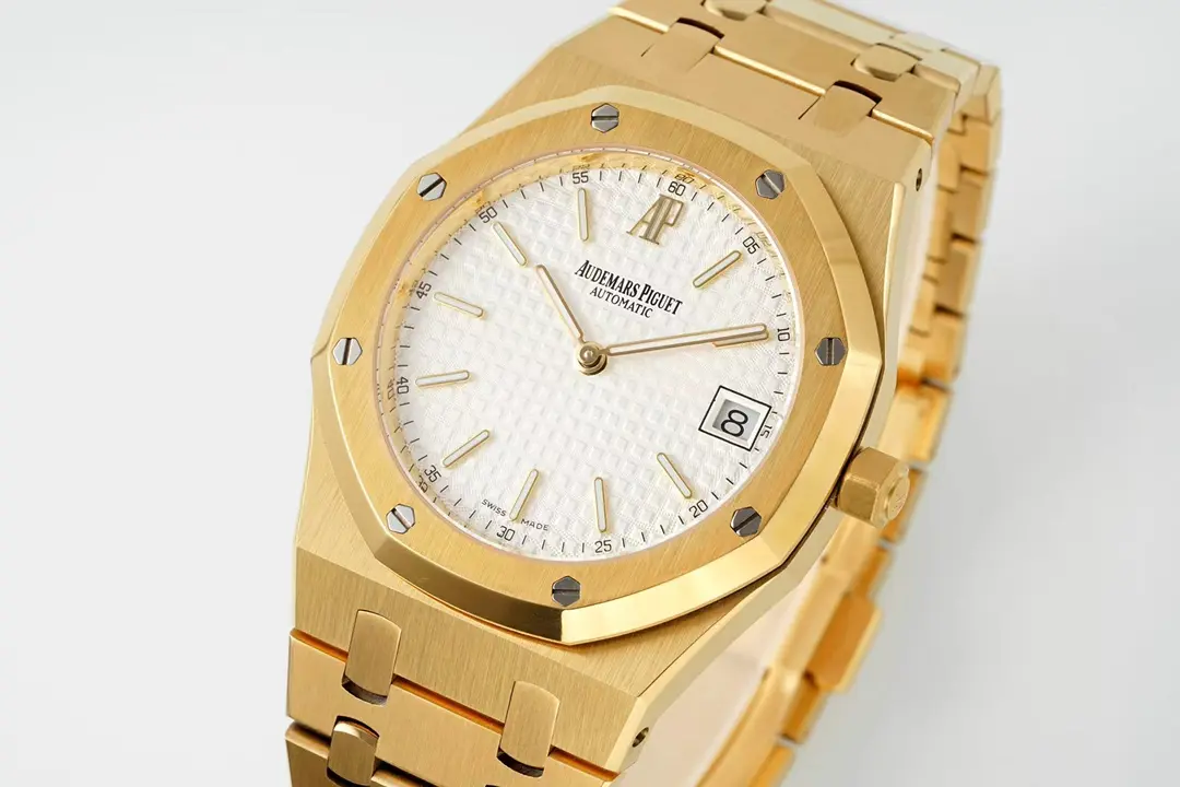 Audemars Piguet Royal Oak Gold Watch with Petite Tapisserie Dial - Image 4
