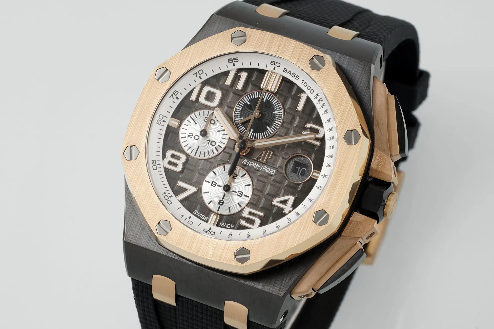 Royal Oak Offshore 26400 series watch - Black and Rose Gold ceramic - Chronograph style - Image 4