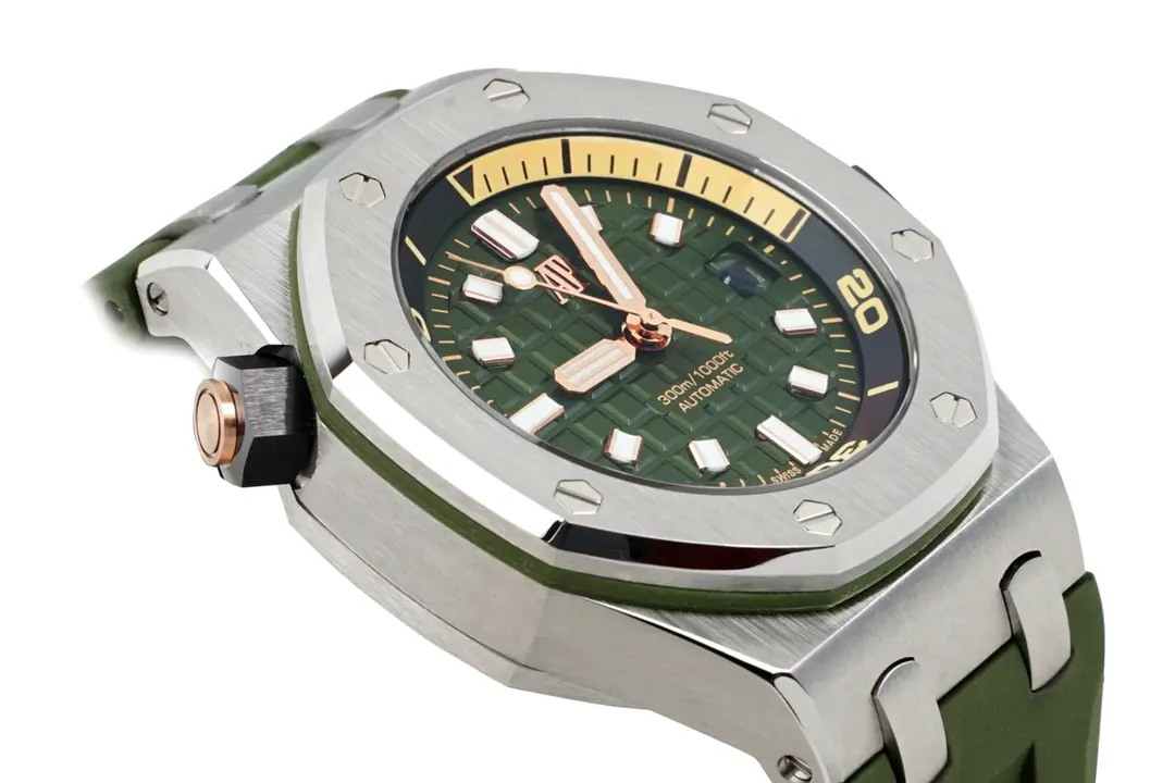 Audemars Piguet Royal Oak Offshore Diver Watch ?C Green Dial, Stainless Steel Case with Rubber Strap, 42mm - Image 4