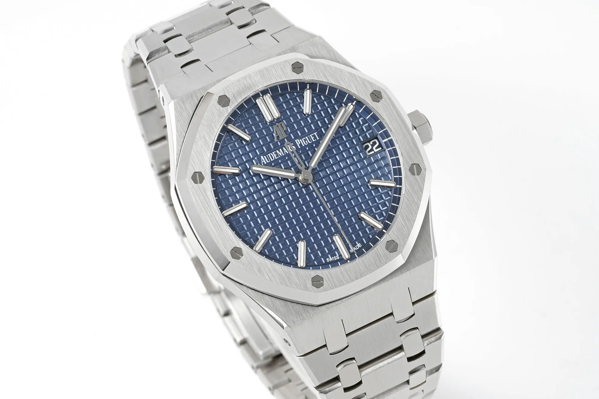 Audemars Piguet Royal Oak Stainless Steel Edition 15500V2 - 41mm x 10mm with Blue Dial, Caliber 4304 Movement, 72 Hour Power Reserve - Image 5