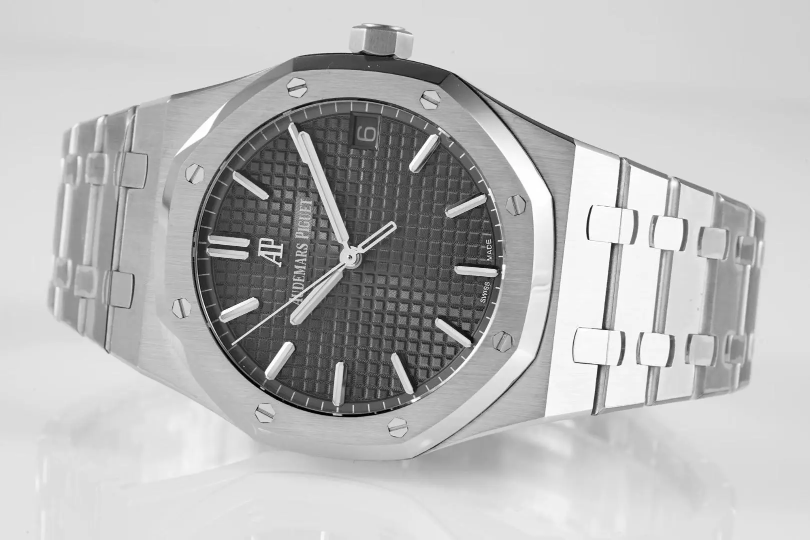 Audemars Piguet Royal Oak Automatic Watch 15500 Stainless Steel with Grey Dial - Image 5