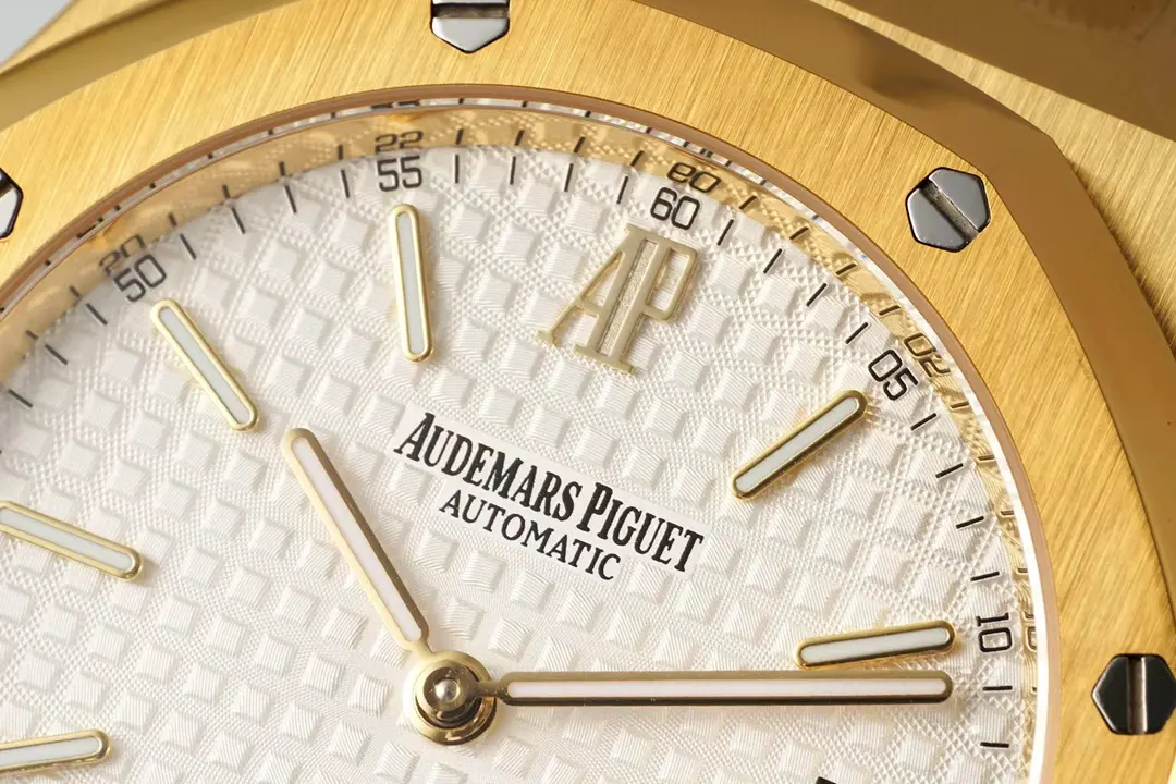 Audemars Piguet Royal Oak Gold Watch with Petite Tapisserie Dial - Image 5