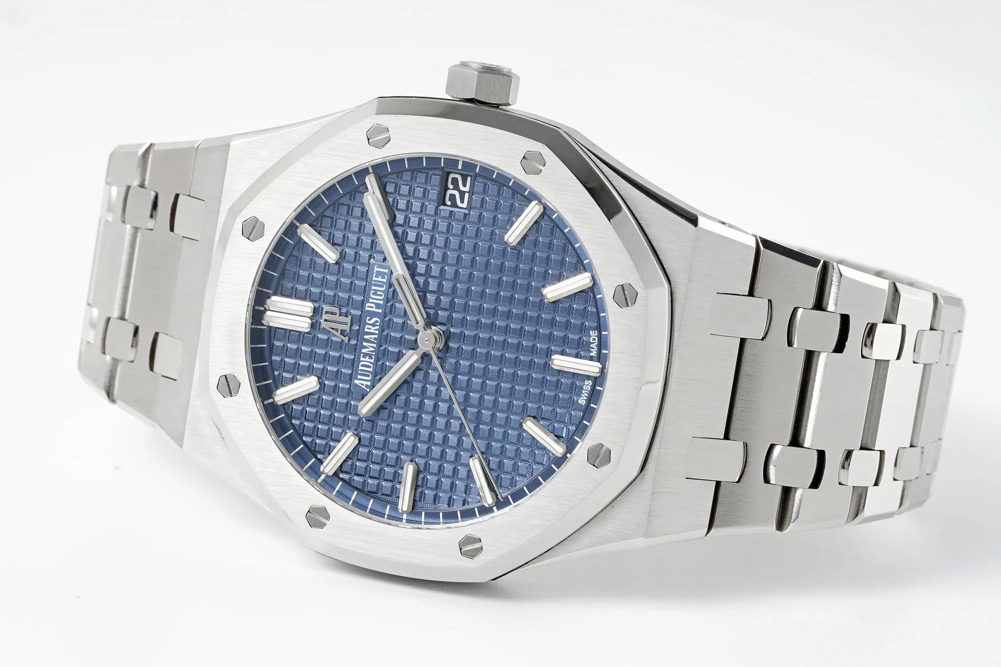 Audemars Piguet Royal Oak Stainless Steel Edition 15500V2 - 41mm x 10mm with Blue Dial, Caliber 4304 Movement, 72 Hour Power Reserve - Image 6