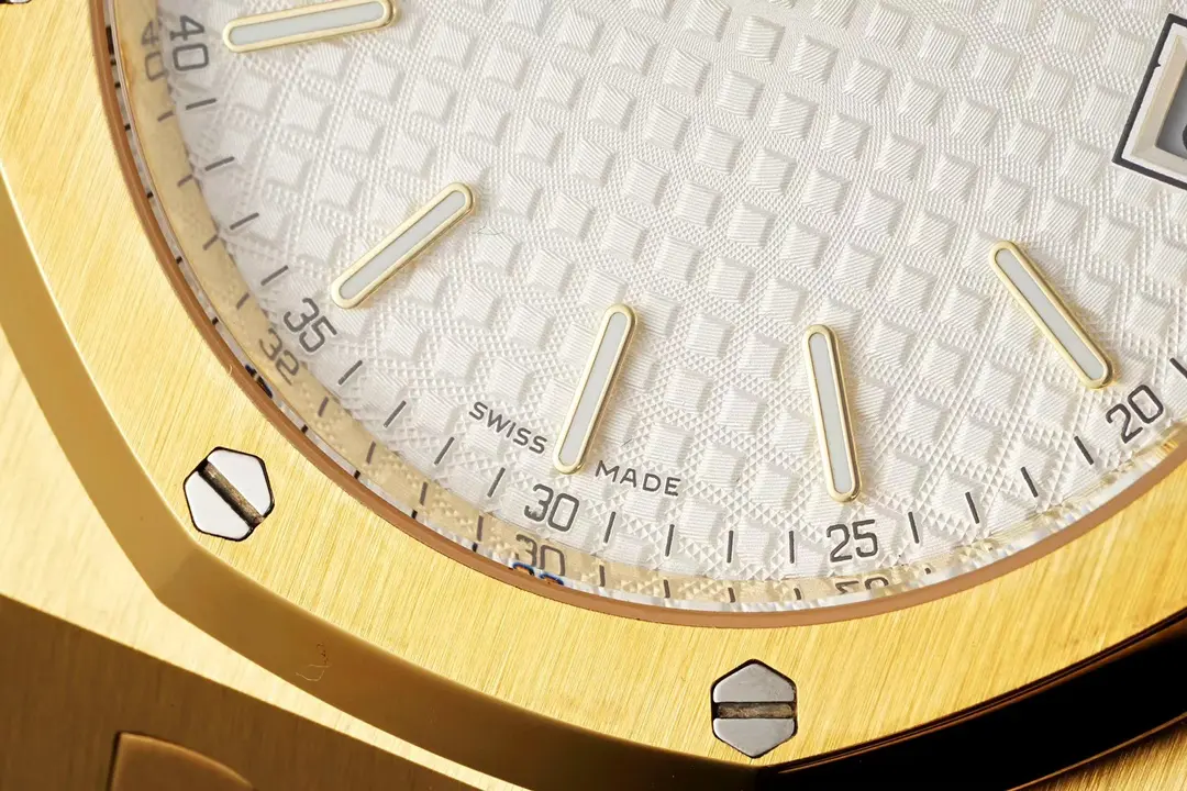 Audemars Piguet Royal Oak Gold Watch with Petite Tapisserie Dial - Image 6