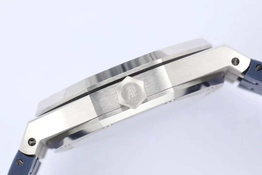 Audemars Piguet Royal Oak ultra-thin tourbillon - Blue Dial, Platinum Hands and Silicone Strap. 41mm Stainless steel Case. - Image 6