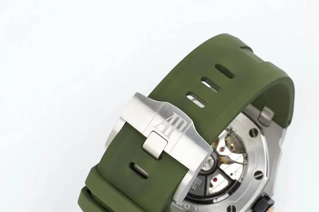 Audemars Piguet Royal Oak Offshore Diver Watch ?C Green Dial, Stainless Steel Case with Rubber Strap, 42mm - Image 6