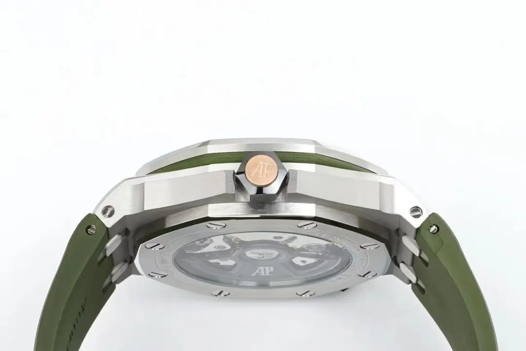 Audemars Piguet Royal Oak Offshore Diver Watch ?C Green Dial, Stainless Steel Case with Rubber Strap, 42mm - Image 7