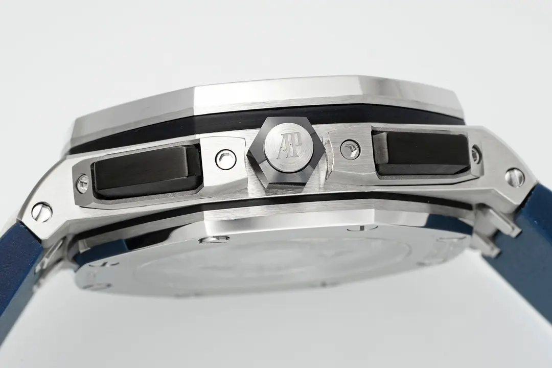 Audemars Piguet Royal Oak Offshore Chronograph with Blue Dial on Stainless Steel Strap - Image 8