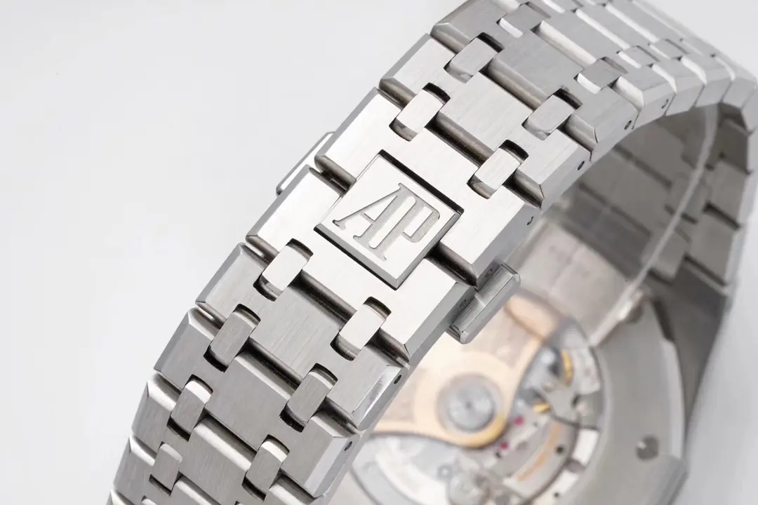 Audemars Piguet Royal Oak - 15400V2 Stainless Steel with Gray Dial - Image 9