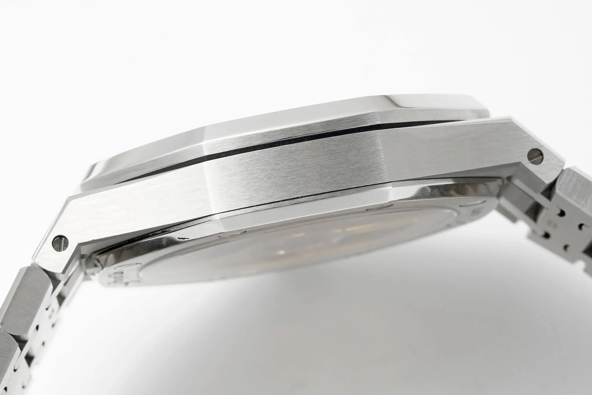 Audemars Piguet Royal Oak Stainless Steel Edition 15500V2 - 41mm x 10mm with Blue Dial, Caliber 4304 Movement, 72 Hour Power Reserve - Image 9