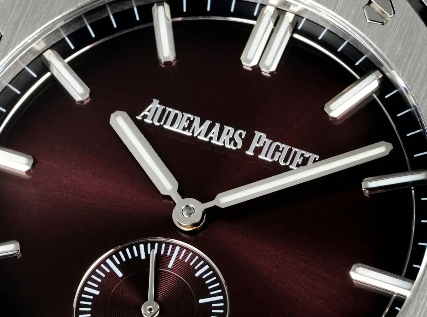 Audemars Piguet Royal Oak Series Men's Watch ?C Stainless Steel with Burgundy Dial - Image 10