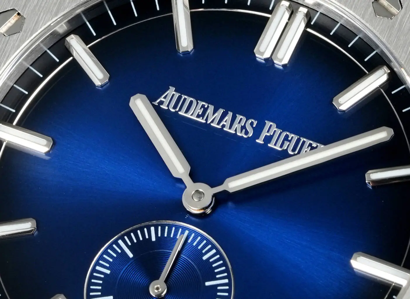 Audemars Piguet Royal Oak Series Men's Watch ?C Blue Dial, Stainless Steel Band, 42mm Case - Image 10