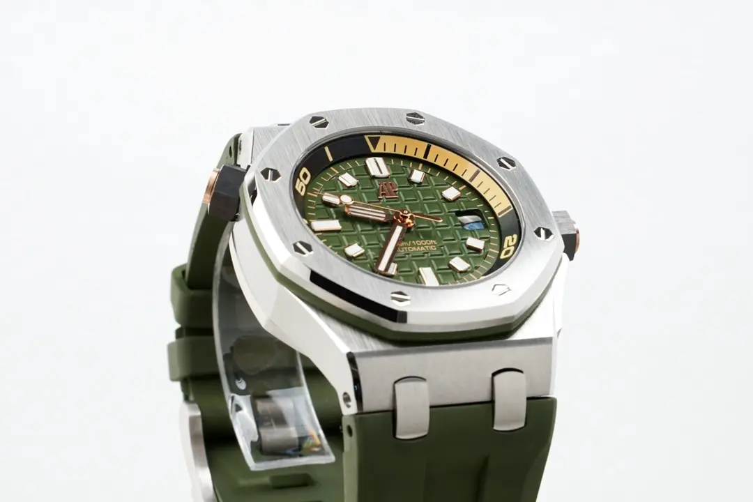 Audemars Piguet Royal Oak Offshore Diver Watch ?C Green Dial, Stainless Steel Case with Rubber Strap, 42mm - Image 10