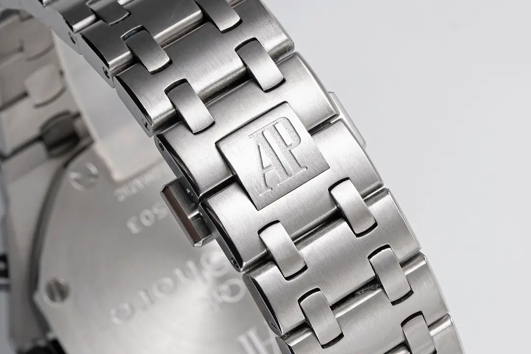 Audemars Piguet Royal Oak Offshore Stainless Steel Bracelet Watch - Silver Dial with Black Sub-dials - Image 10
